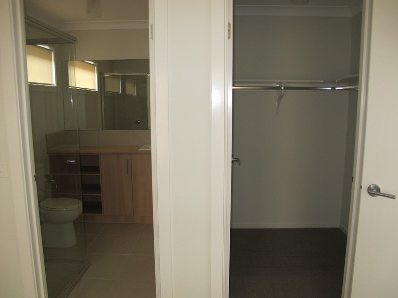 8 Poseidon Street, Melton VIC 3337