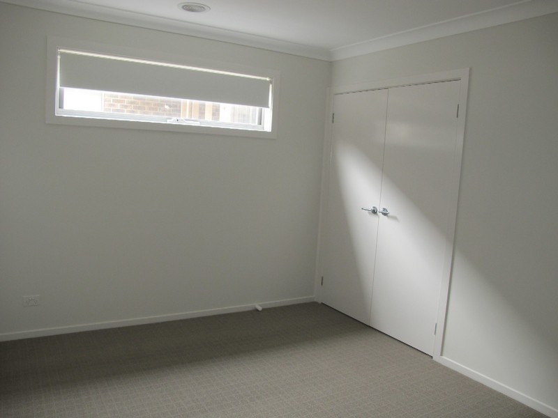 8 Poseidon Street, Melton VIC 3337