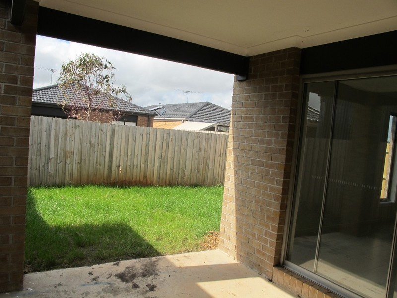 8 Poseidon Street, Melton VIC 3337