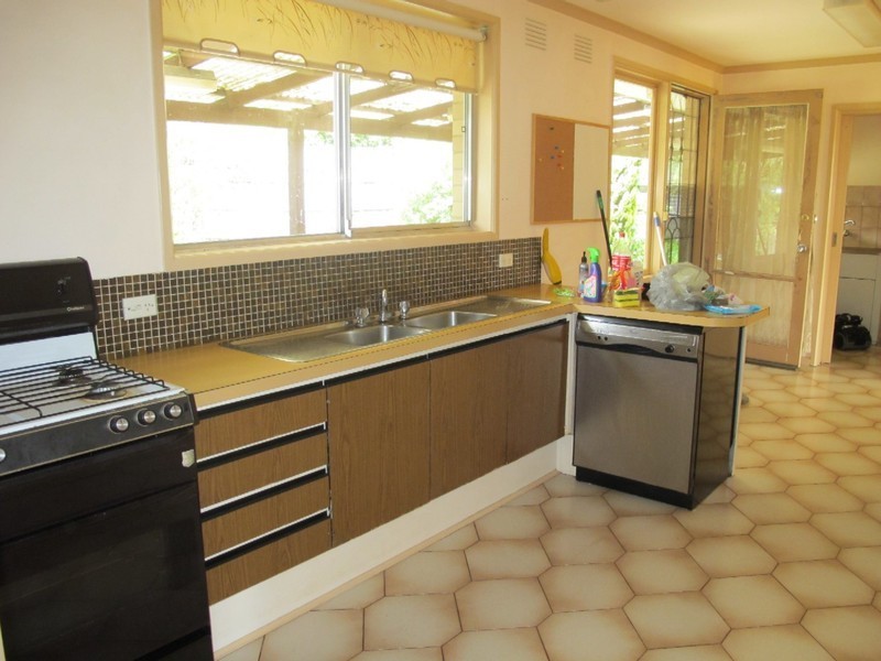 10  Ringwood Court, Gladstone Park VIC 3043