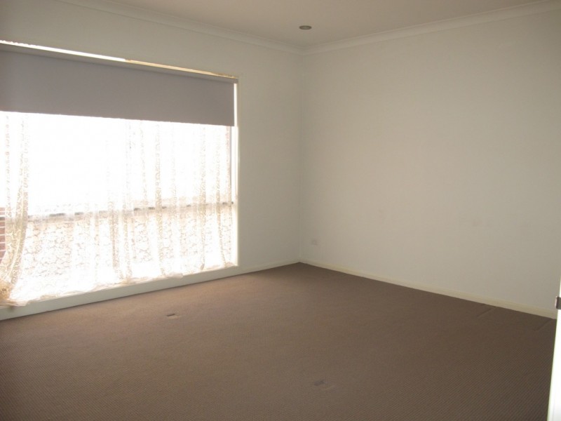 8 Devonport Court, Taylors Hill VIC 3037