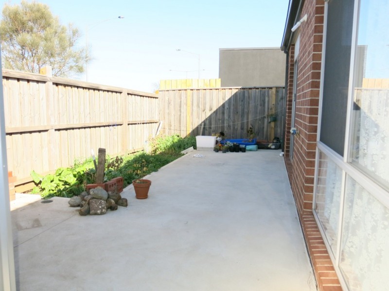 8 Devonport Court, Taylors Hill VIC 3037