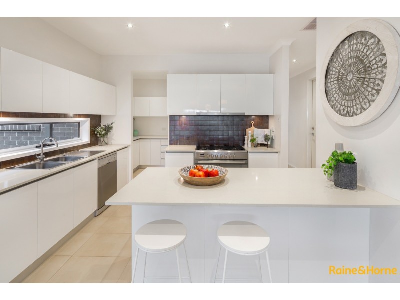 37 LAMBERTIA LOOP, Caroline Springs VIC 3023