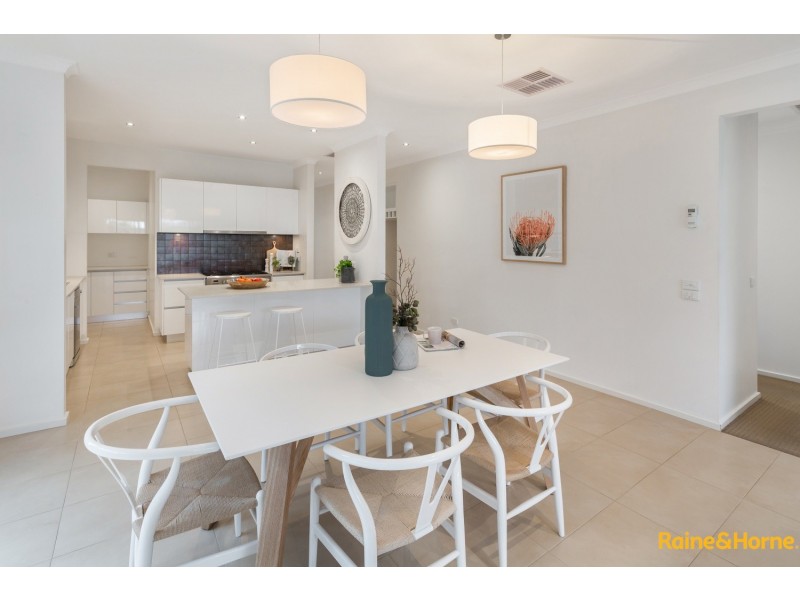 37 LAMBERTIA LOOP, Caroline Springs VIC 3023