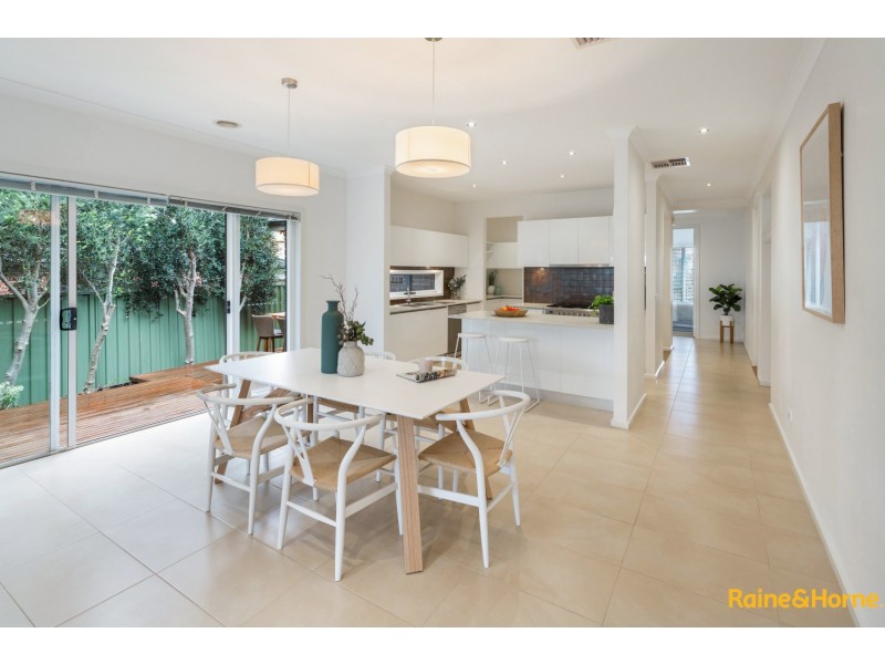 37 LAMBERTIA LOOP, Caroline Springs VIC 3023