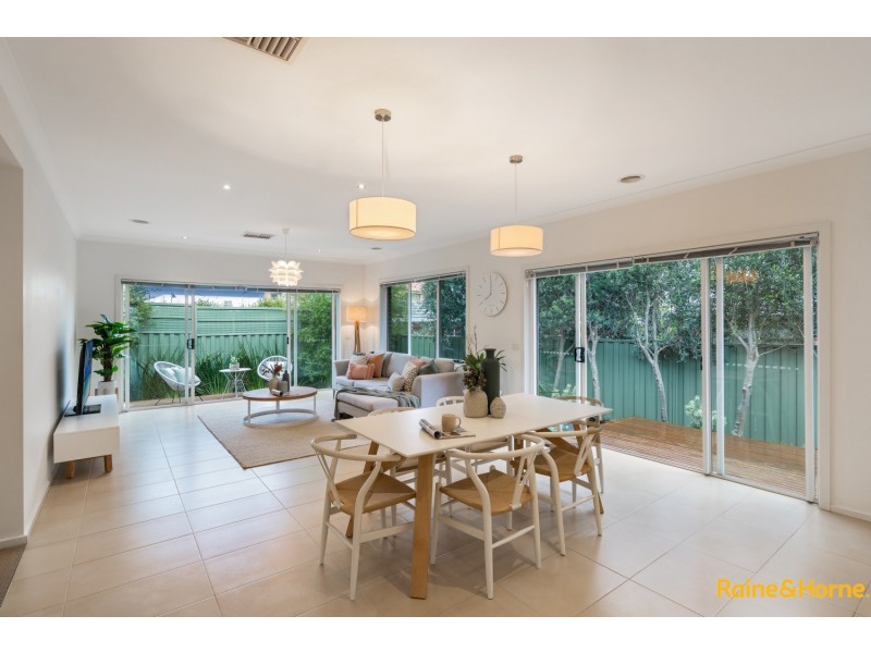 37 LAMBERTIA LOOP, Caroline Springs VIC 3023