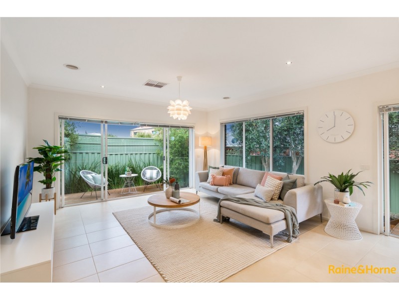 37 LAMBERTIA LOOP, Caroline Springs VIC 3023