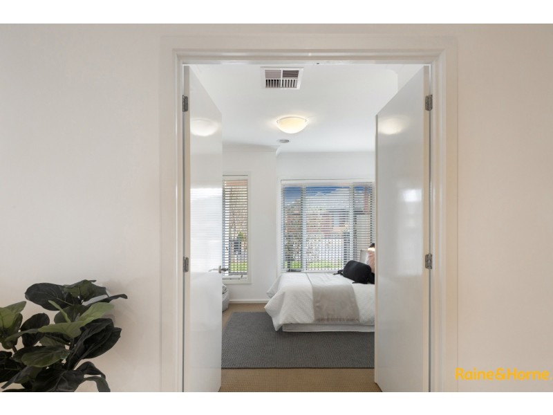 37 LAMBERTIA LOOP, Caroline Springs VIC 3023