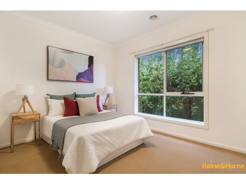 37 LAMBERTIA LOOP, Caroline Springs VIC 3023