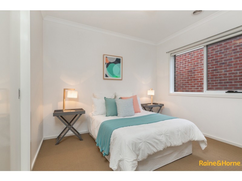 37 LAMBERTIA LOOP, Caroline Springs VIC 3023