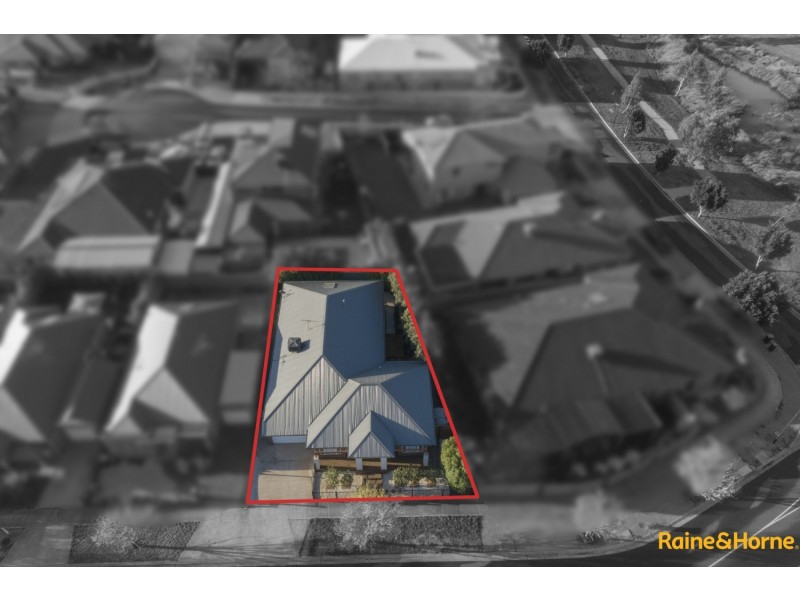 37 LAMBERTIA LOOP, Caroline Springs VIC 3023