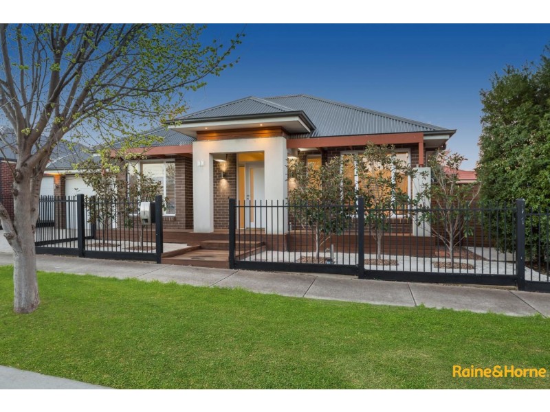 37 LAMBERTIA LOOP, Caroline Springs VIC 3023