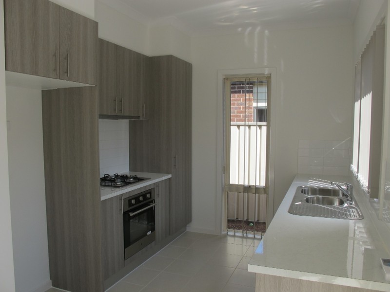 28/40 McCubbin Way, Caroline Springs VIC 3023