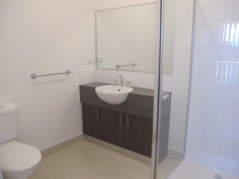 28/40 McCubbin Way, Caroline Springs VIC 3023