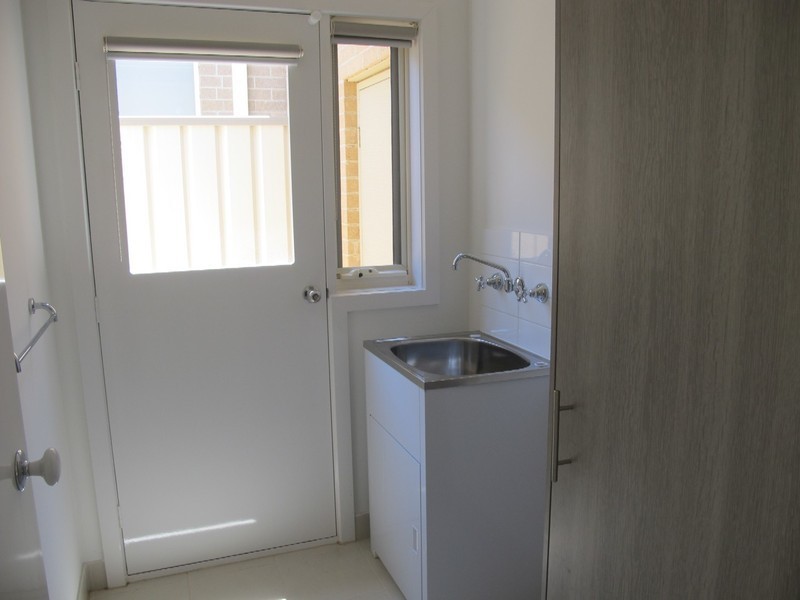 28/40 McCubbin Way, Caroline Springs VIC 3023