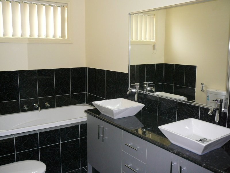 15 Wattlepark Street, Caroline Springs VIC 3023