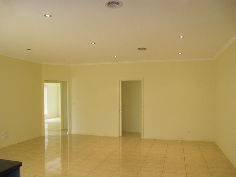 15 Wattlepark Street, Caroline Springs VIC 3023