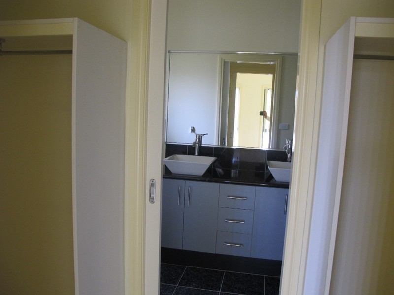 15 Wattlepark Street, Caroline Springs VIC 3023