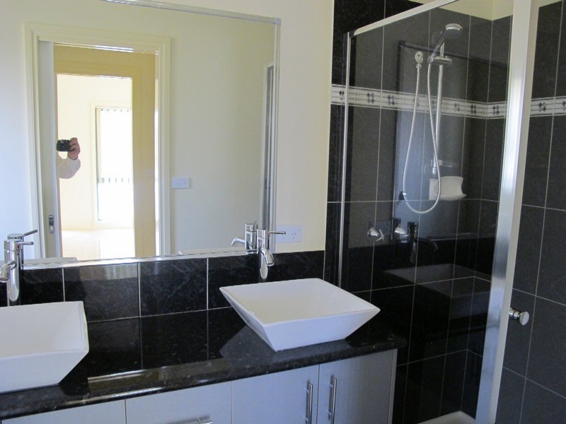 15 Wattlepark Street, Caroline Springs VIC 3023