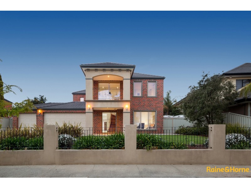 13 LAURISTON QUAY, Caroline Springs VIC 3023