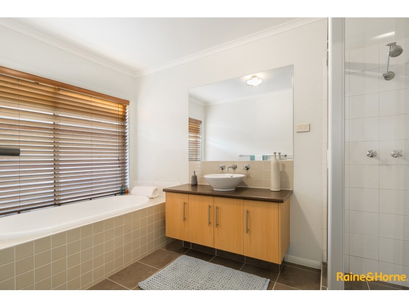 13 LAURISTON QUAY, Caroline Springs VIC 3023