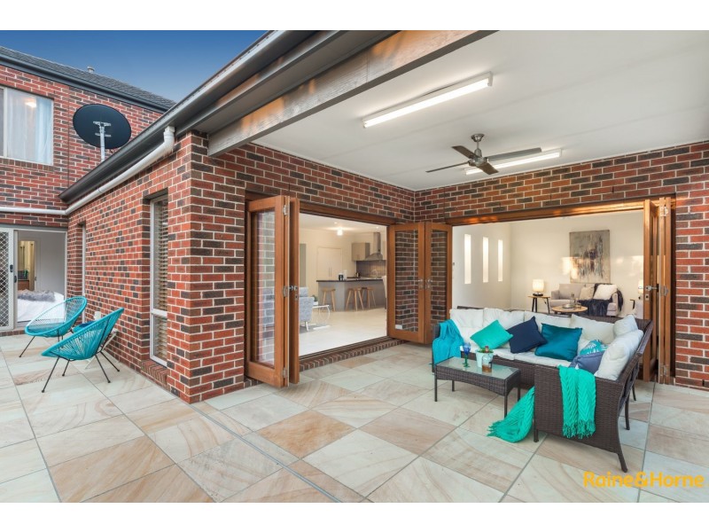 13 LAURISTON QUAY, Caroline Springs VIC 3023