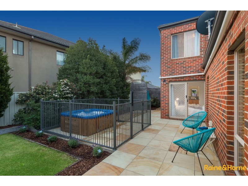 13 LAURISTON QUAY, Caroline Springs VIC 3023