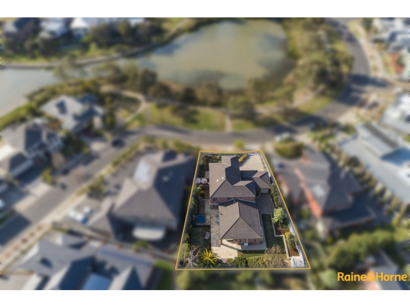 13 LAURISTON QUAY, Caroline Springs VIC 3023