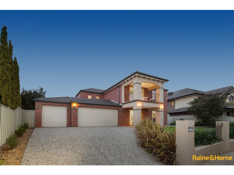 13 LAURISTON QUAY, Caroline Springs VIC 3023