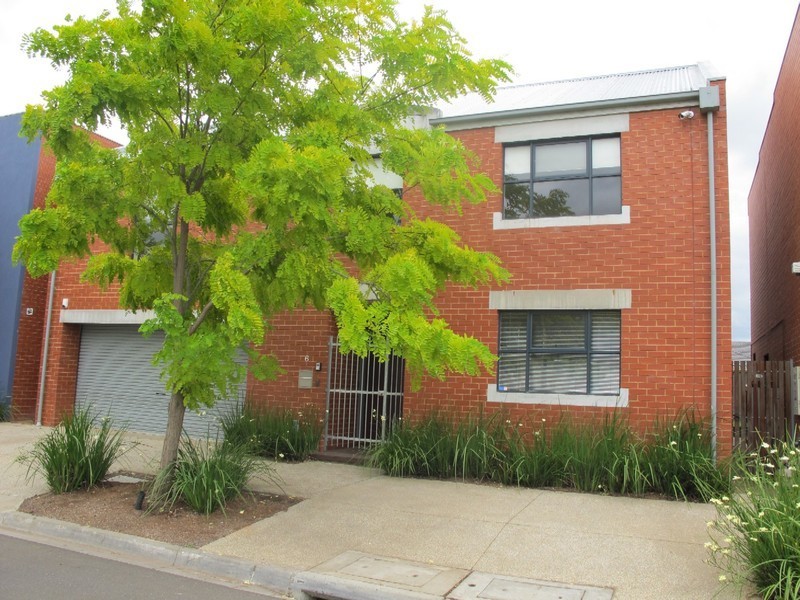 6 Catani Mews, Caroline Springs VIC 3023
