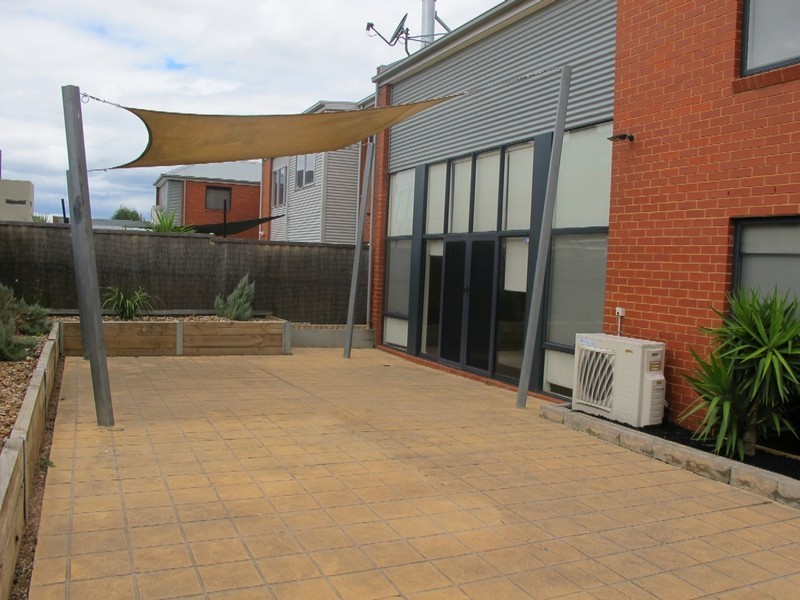 6 Catani Mews, Caroline Springs VIC 3023