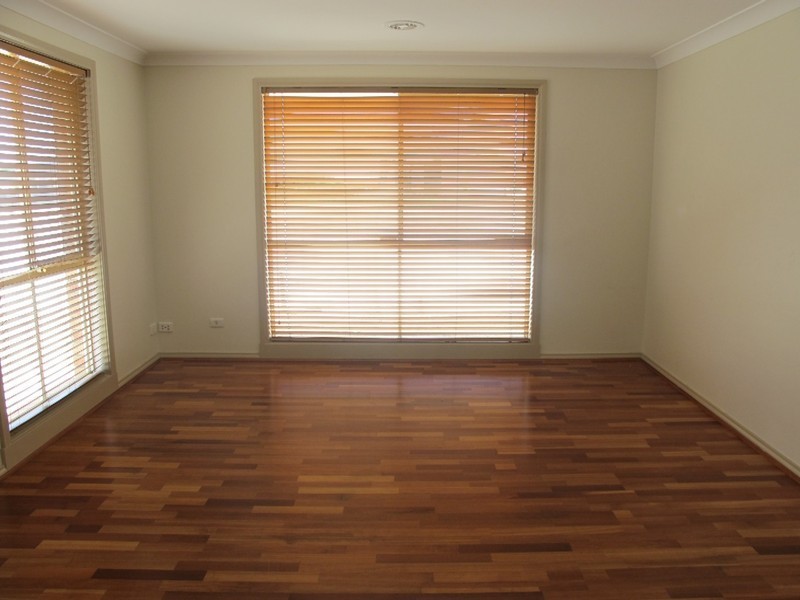 2 Isabel Close, Caroline Springs VIC 3023