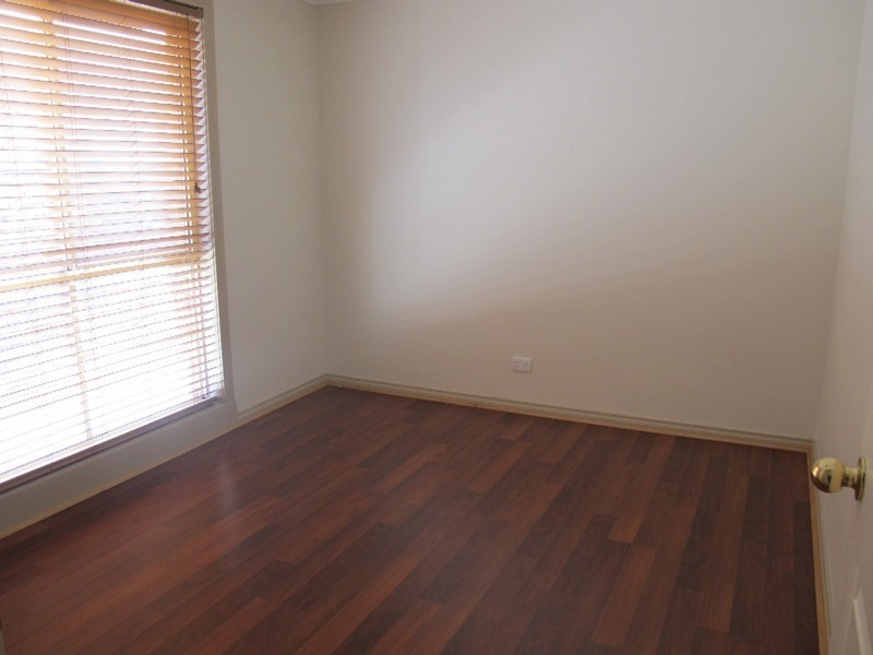 2 Isabel Close, Caroline Springs VIC 3023