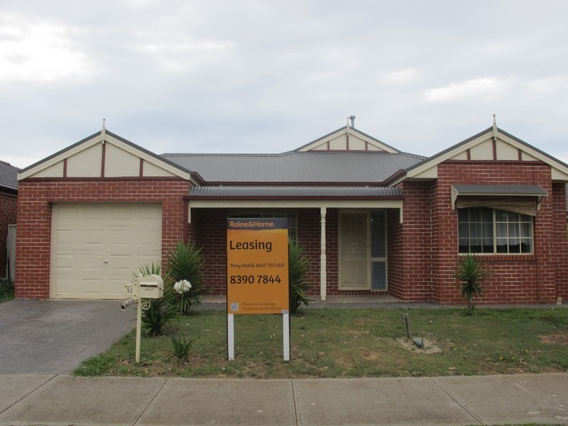 52 Naracoorte Drive, Caroline Springs VIC 3023