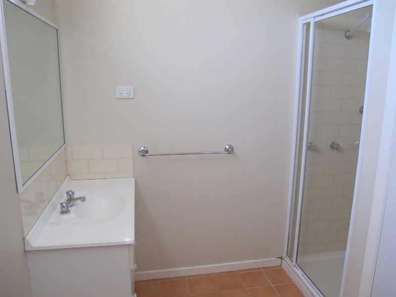 11/2 Silvertree Avenue, Delahey VIC 3037