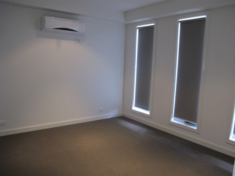 26 Monckton Place, Caroline Springs VIC 3023