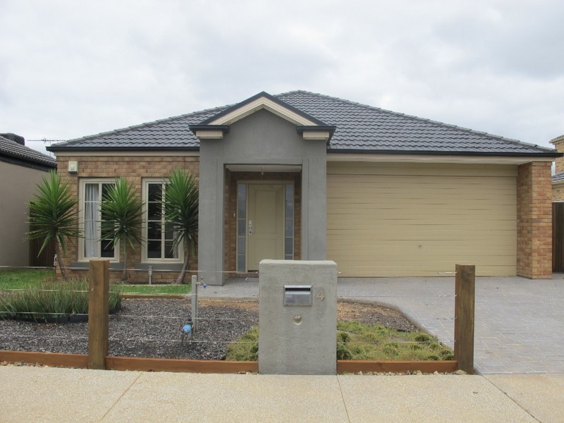 4  Landcox Way, Caroline Springs VIC 3023