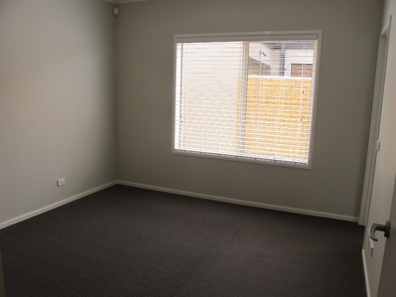 4  Landcox Way, Caroline Springs VIC 3023