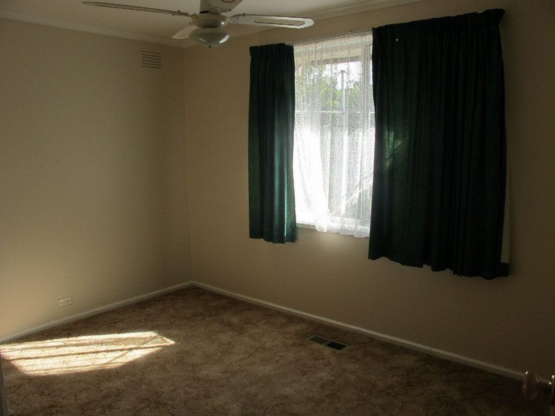 10 Ringwood Court, Gladstone Park VIC 3043