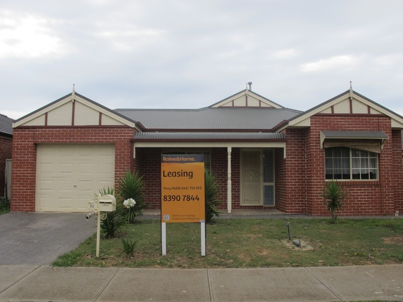 52 Naracoorte Drive, Caroline Springs VIC 3023