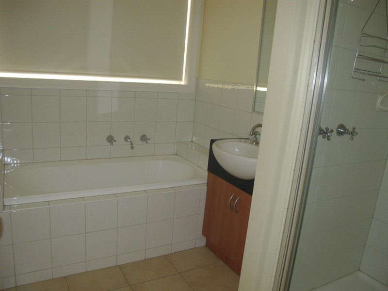 52 Naracoorte Drive, Caroline Springs VIC 3023