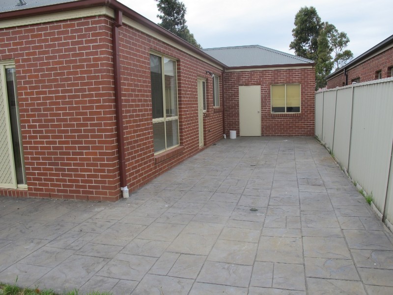 52 Naracoorte Drive, Caroline Springs VIC 3023