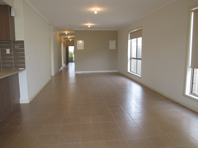 15 Glencoe Street, Kurunjang VIC 3337