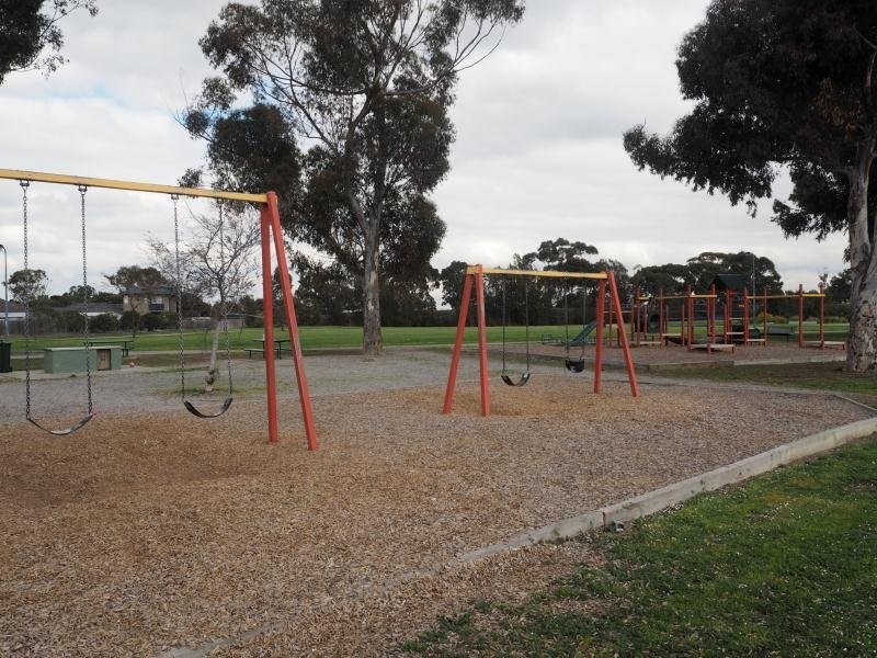 6 Altair Court, Gladstone Park VIC 3043