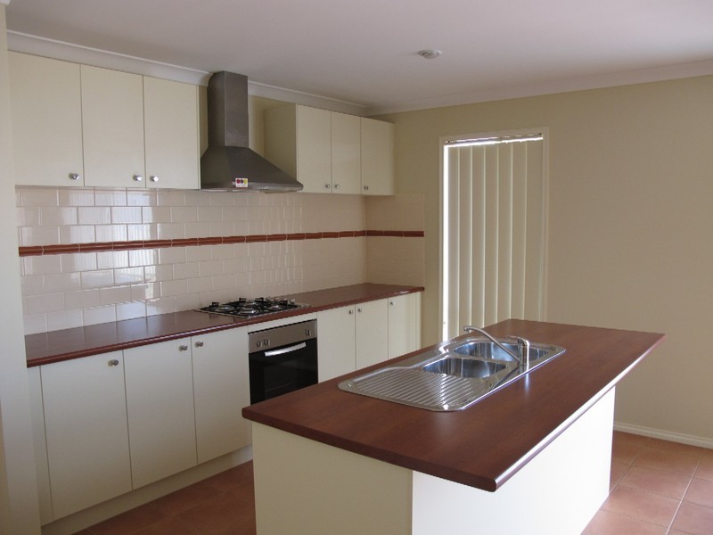 5 Honour Lane, Caroline Springs VIC 3023