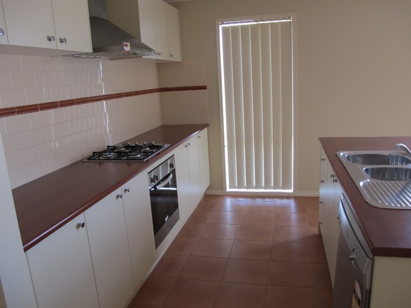 5 Honour Lane, Caroline Springs VIC 3023