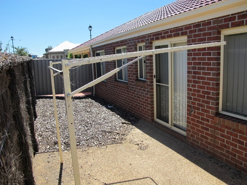 5 Honour Lane, Caroline Springs VIC 3023