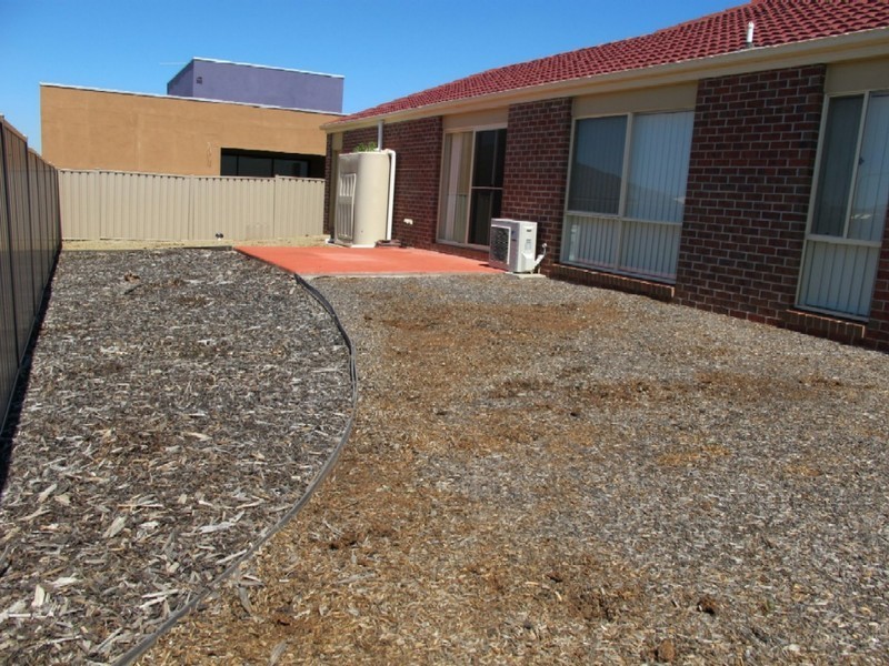 5 Honour Lane, Caroline Springs VIC 3023