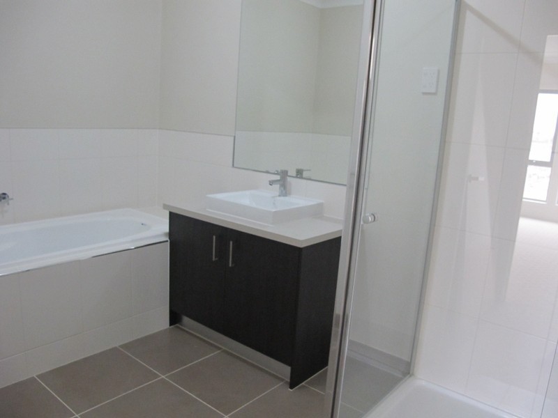 141 The Esplanade, Caroline Springs VIC 3023