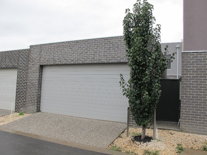 23 The Esplanade, Caroline Springs VIC 3023